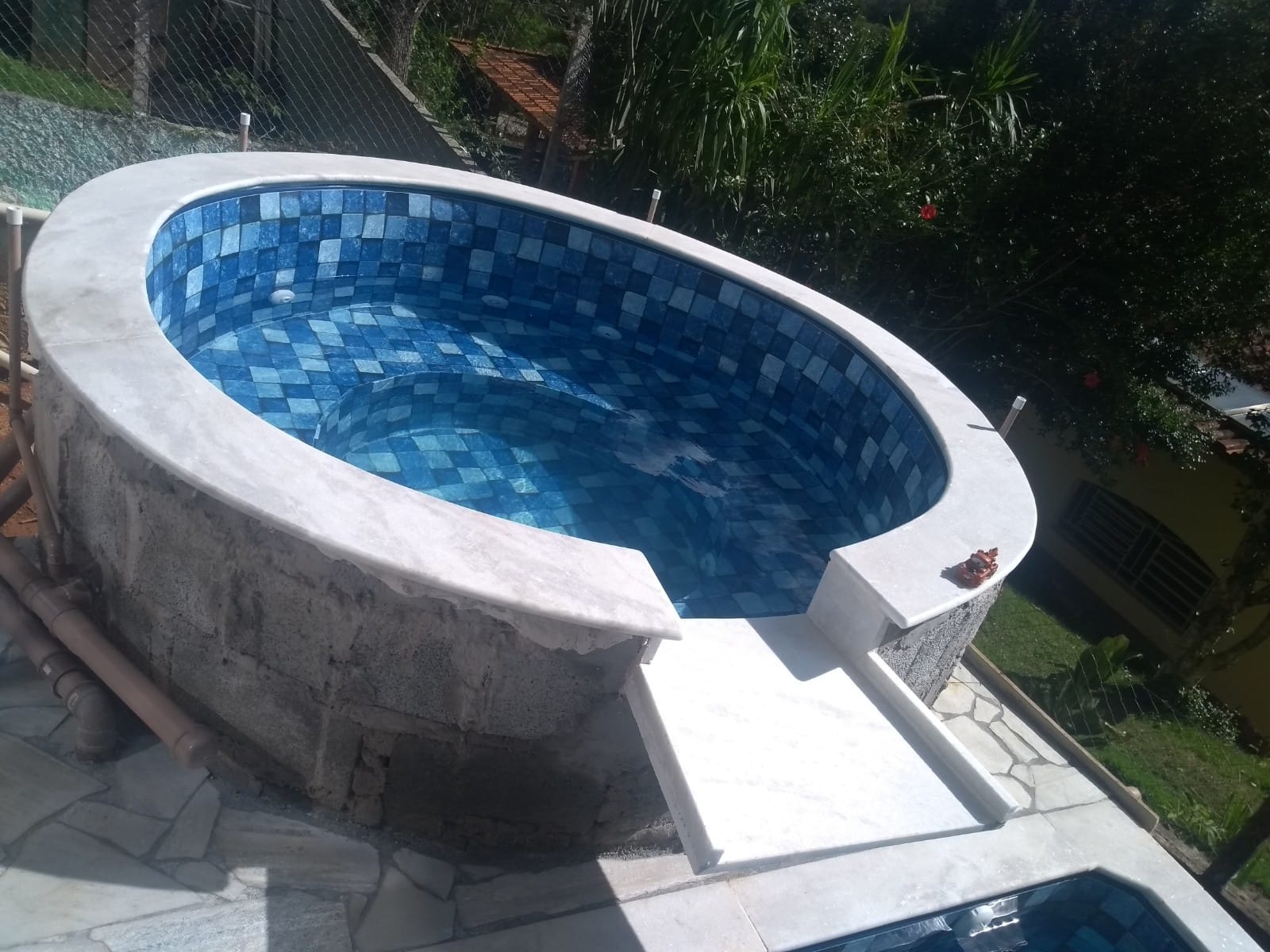 Piscina com spa integrado